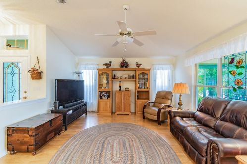 813 Staffordshire Ln, Ruskin, FL 33573-7094