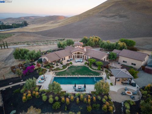 1080 Victorine Rd, Livermore CA  94551-6635 exterior