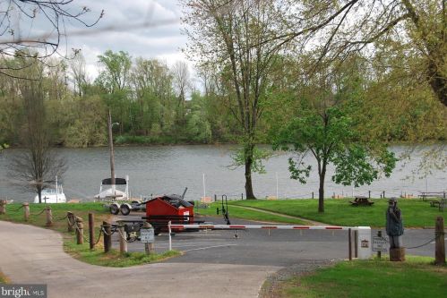 103 Riversedge Dr, Norristown PA  19403-3718 exterior