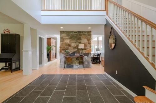 9 New Brg Rd, Brookfield Center CT  06804 exterior