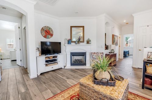 3010 La Vina Cir, Los Banos CA  93635-9497 exterior