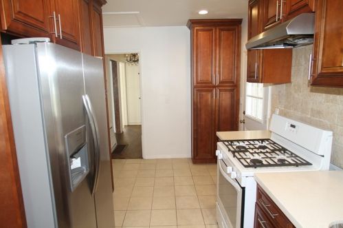 2735 Warwood Rd, Lakewood CA  90713-3137 exterior