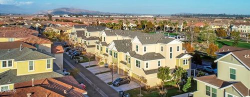 3120 Lisbon Ln, Oxnard CA 93036-7623 exterior