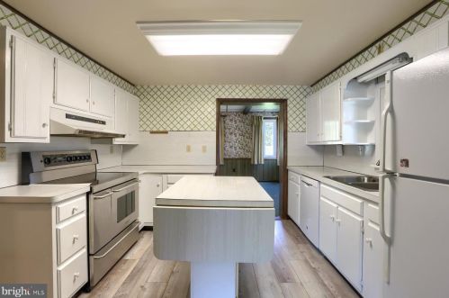 6114 Blue Grass Ave, Harrisburg PA 17112-2327 exterior