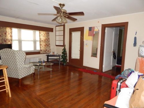 4 Knapp Ave, Middletown NY  10940-5637 exterior