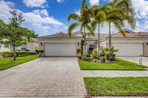 8402 Nicholls Pt, West Palm Beach, FL 33411-5528