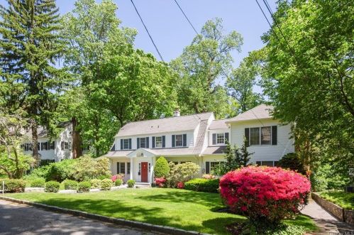 9 Pondfield Pkwy, Mount Vernon, NY 10552-1110