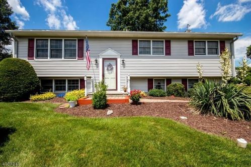 9 Courtland Dr, Wantage, NJ 07461-1703