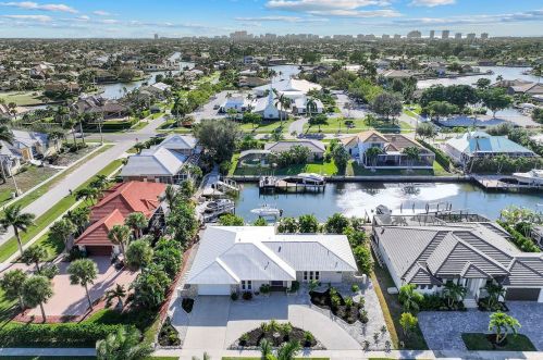 318 Grapewood Ct, Marco Island, FL 34145-3862