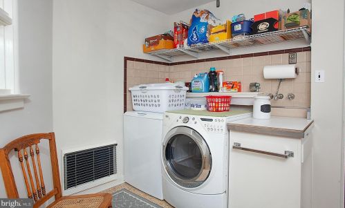 252 Redwood St, Hummelstown PA  17036-2619 exterior