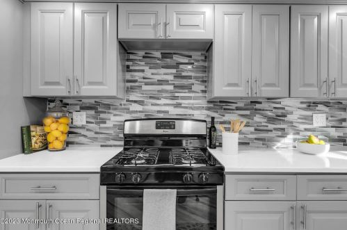 961 Front St, Tinton Falls NJ  07701-5615 exterior