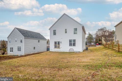 706 Hornblende Ave, Kennett Sq PA  19348-3614 exterior