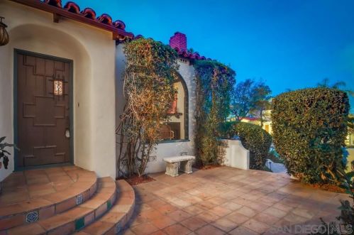 3211 Dumas St, San Diego CA 92106-1317 exterior