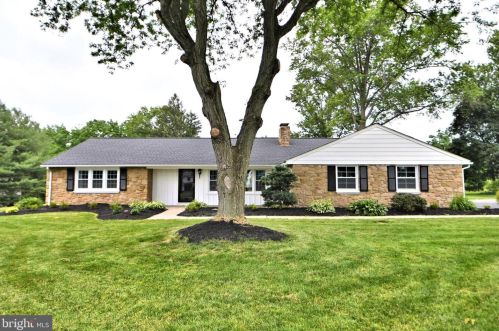 205 Maple Ave, Harleysville PA  19438-1710 exterior