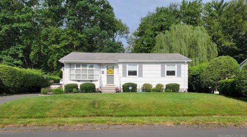 31 Hemingway St, Plainville, CT 06062-2618