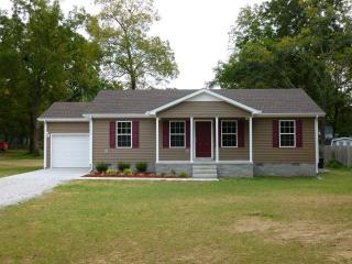 506 Atlantic St, Tullahoma, TN 37388-3597