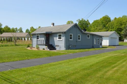 2975 Mercer Rd, New Castle, PA 16105-1349