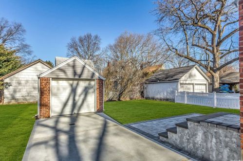 190 Violet Ave, Floral Park NY  11001-3026 exterior