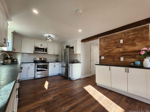 222 Thorpe Ave, Meriden CT  06450-9206 exterior