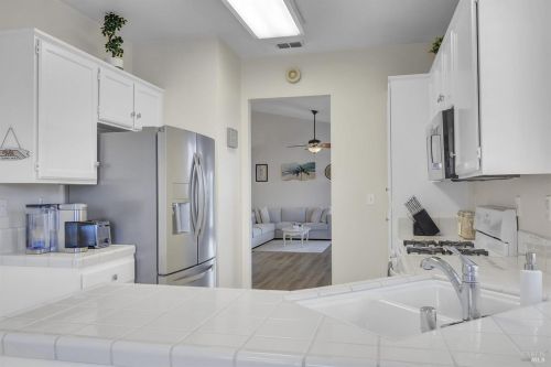 885 Turquoise St, Vacaville CA  95687-7810 exterior