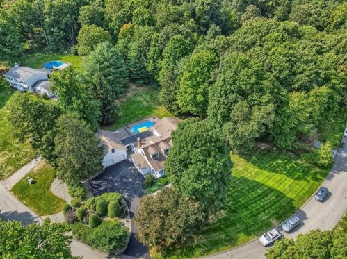 5 Carlson Ter, Fishkill NY  12524-3001 exterior