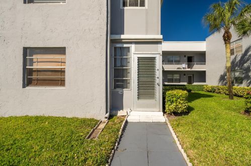 108 Flanders C, Delray Beach FL  33484-5220 exterior