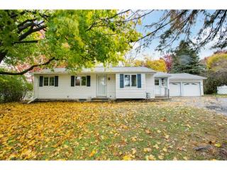 405 Meadow Ct, Saint Paul, MN 55125-4126