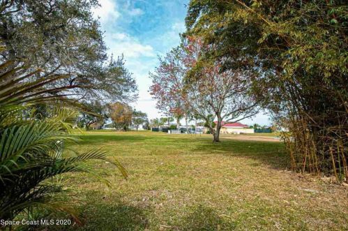 1082 Parkway Ln, Sebastian, FL 32976-7016