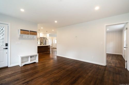 15 Thelma Pl, White Plains NY  10605-3808 exterior