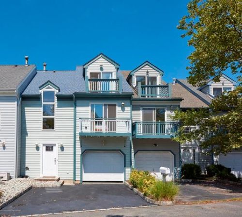 140 Marina Bay Ct, Monmouth Hills, NJ 07732-1565