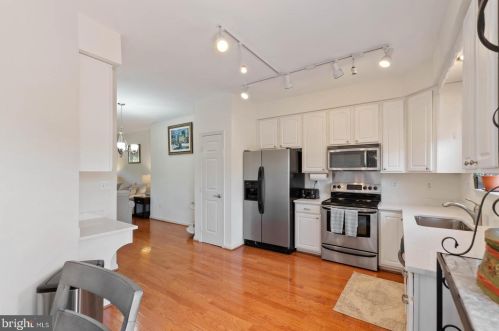 9240 Lorton Valley Rd, Lorton VA  22079-2912 exterior