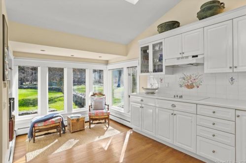 200 Mill Rd, New Canaan CT  06840-4310 exterior