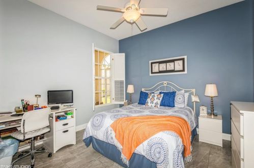 4288 Montalvo Ct, Naples FL  34109-3335 exterior