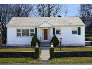 196 8th St, Verplanck, NY 10596-7712