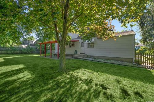 10 Purdy Ave, Elwood NY  11731-4503 exterior