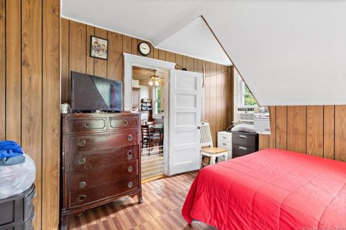 242 Clifton St, Wallingford CT  06492-4001 exterior