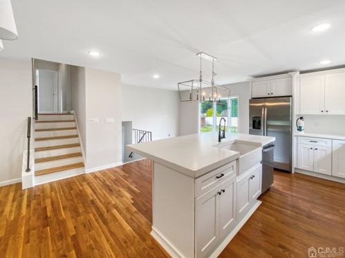5 Innes Rd, East Brunswick NJ  08816-2839 exterior
