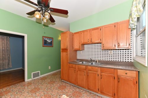 1218 35, Milwaukee WI 53215-1433 exterior