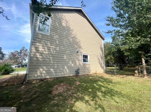 1011 Chapman Cir, Stone Mountain GA  30088-2549 exterior