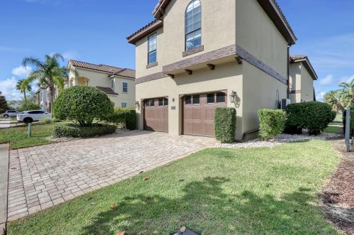 1056 Castle Pines Ct, Kissimmee, FL 34747-6420