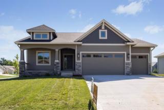 2206 8th St, Indianola, IA 50125-4825