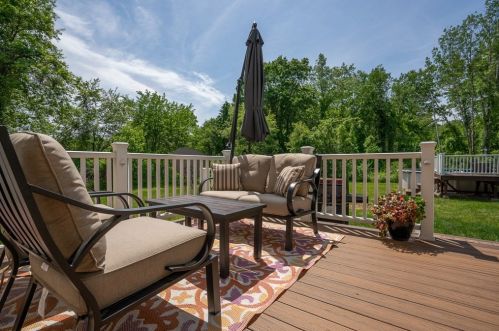 27 Pease Rd, East Windsor CT  06016-9002 exterior