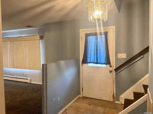 6 Chevy Chase, Amityville, NY 11701-2008