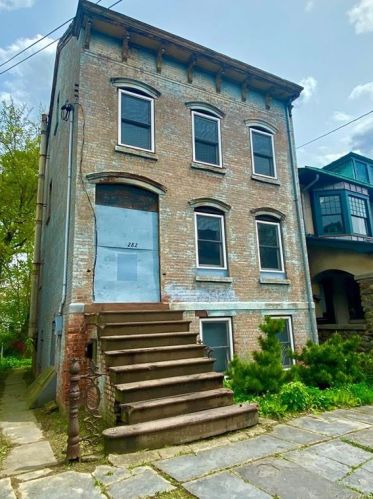 282 Liberty St, Newburgh NY  12550-4623 exterior