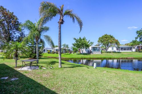 116 Camino Del Rio, Fort Pierce FL  34952-2375 exterior