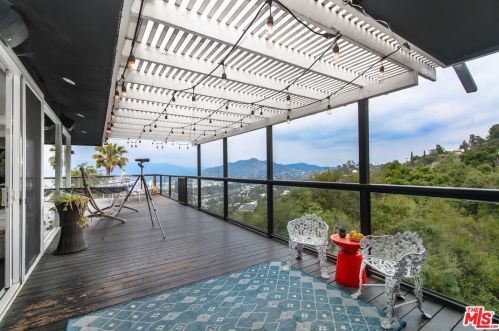 3200 Wrightwood Dr, North Hollywood CA  91604-3936 exterior