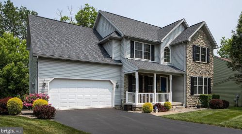 72 Sweet Arrow Dr, Hummelstown, PA 17036-2718