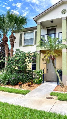 2198 Fern Park Dr, Fort Pierce, FL 34952-8008