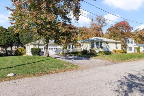 10 Wayne St, South Kingstown RI  02882-3814 exterior