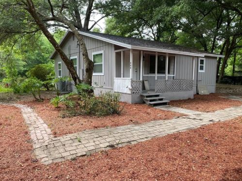 922 Lake Pleasant Rd, Apopka, FL 32703-5628